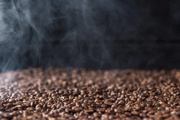 Roasted coffee beans — Stock Photo