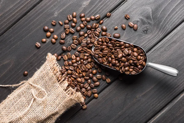 Kaffeebohnen im Sack — Stockfoto