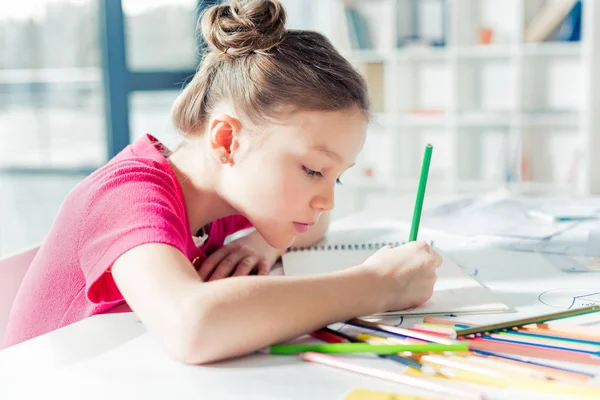 Little girl drawing — Stock Photo