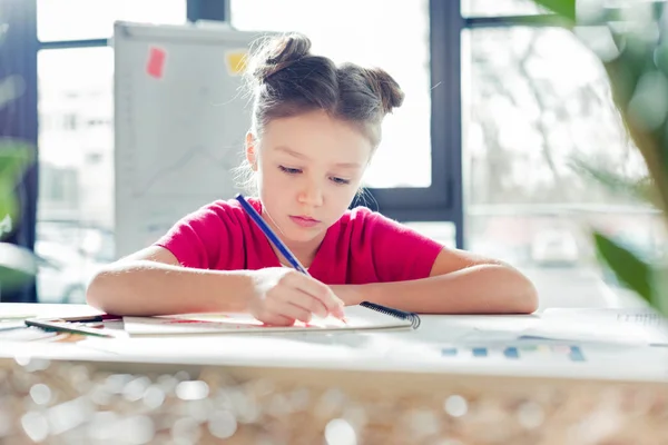 Menina desenho — Fotografia de Stock