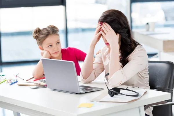 Mother and daughter at workplace — Stock Photo