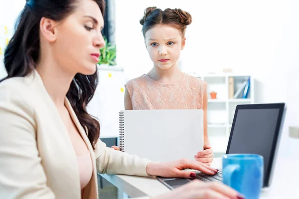 Daughter showing drawing album — Stock Photo