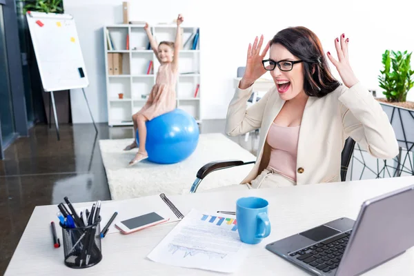 Stressed businesswoman yelling — Stock Photo