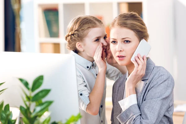 Mother and daughter talking — Stock Photo