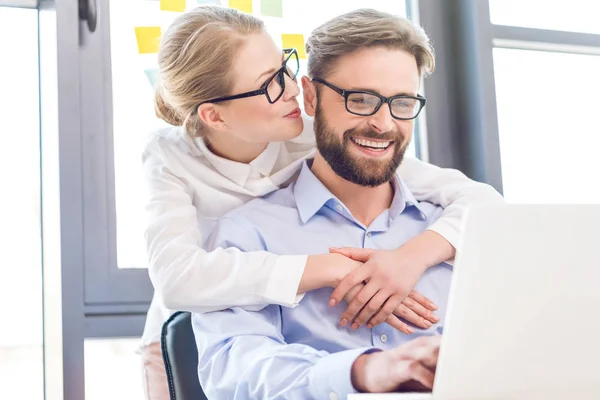 Бізнес-леді і бізнесмен працює — Stock Photo