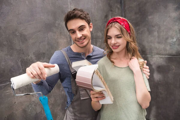 Young couple renovating house — Stock Photo