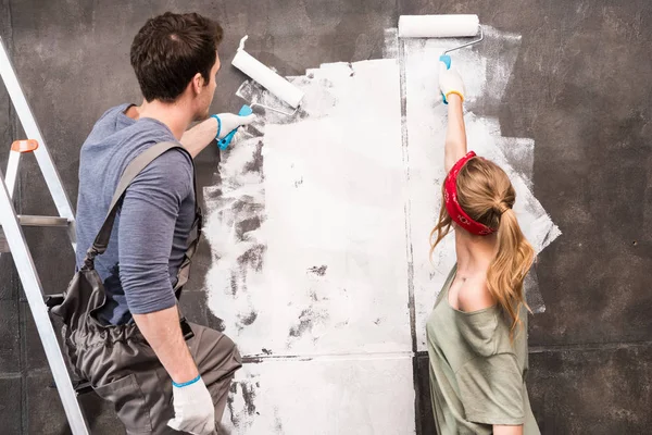 Couple painting wall — Stock Photo