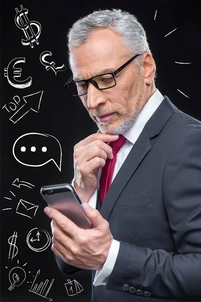 Businessman using smartphone — Stock Photo