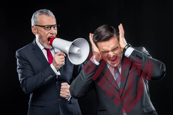 Jefe con altavoz gritando a los empleados - foto de stock