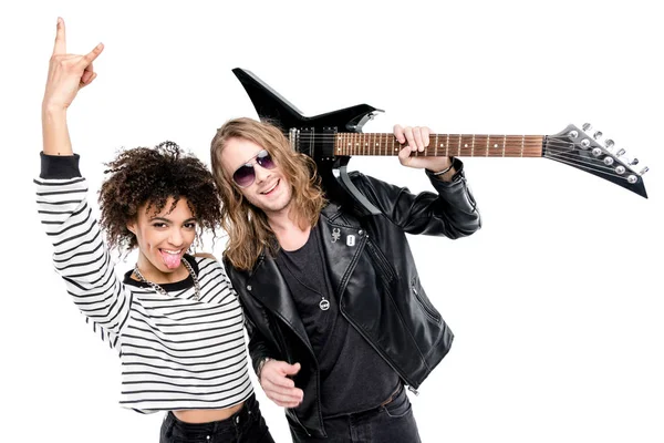 Jeune couple avec guitare — Photo de stock