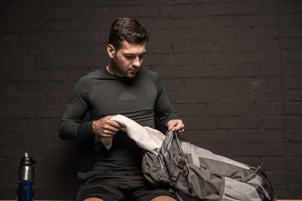 Athlete packing bag — Stock Photo