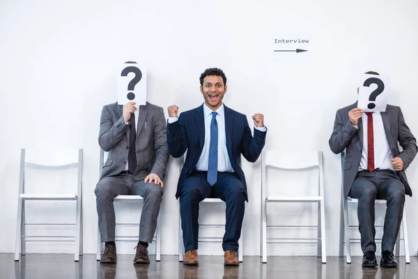 Empresários à espera de entrevista — Fotografia de Stock