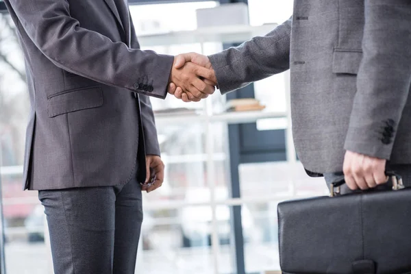 Businessmen shaking hands — Stock Photo