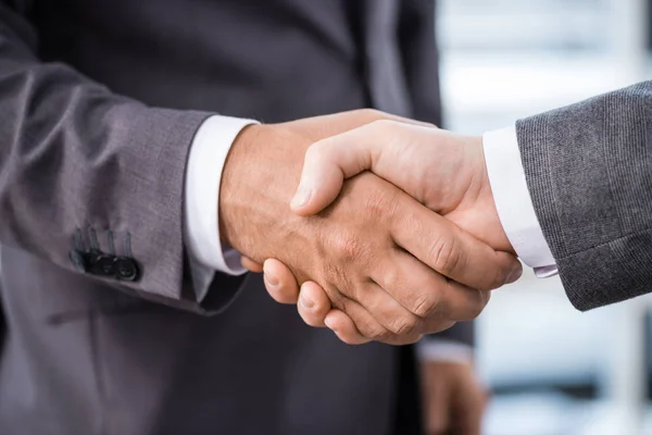 Businessmen shaking hands — Stock Photo
