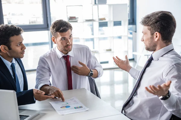 Businessmen discussing charts — Stock Photo