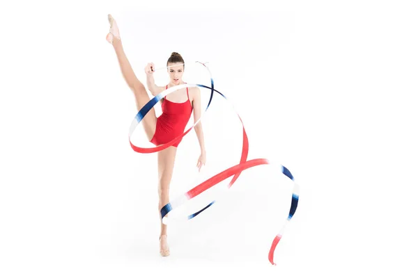 Femme gymnaste rythmique performant avec corde — Photo de stock
