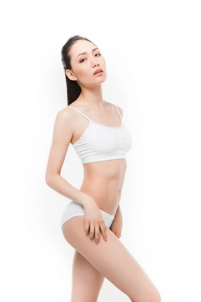 Chica asiática en ropa interior blanca - foto de stock