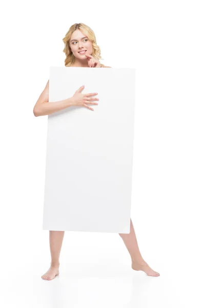 Mujer sosteniendo banner en blanco - foto de stock