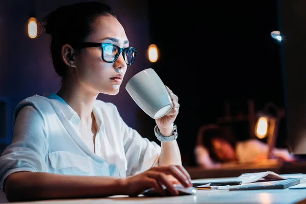 Businesswoman working late in office — Stock Photo