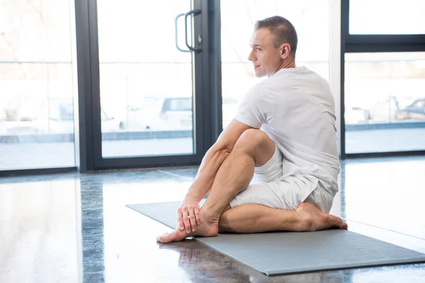 Man practicing yoga — Stock Photo