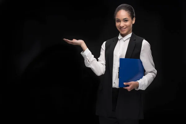 Young businesswoman standing with clipboard — Stock Photo