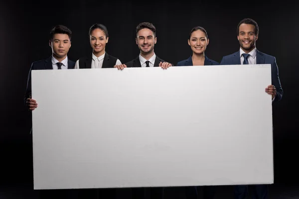 Les gens d'affaires avec panneau d'affichage vierge — Photo de stock