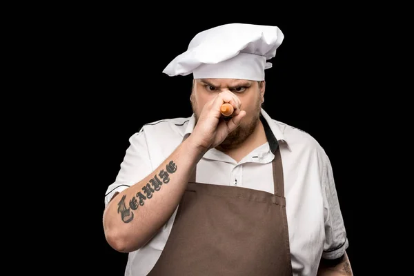 Chef che tiene la carota — Foto stock