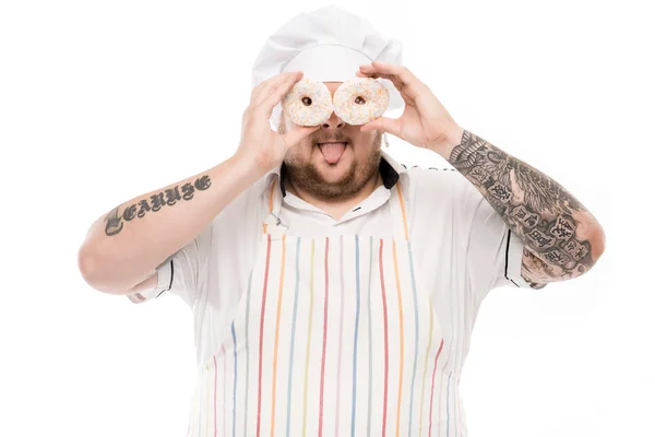 Chef cubriendo los ojos con donuts - foto de stock