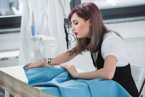 Woman tailoring clothes — Stock Photo