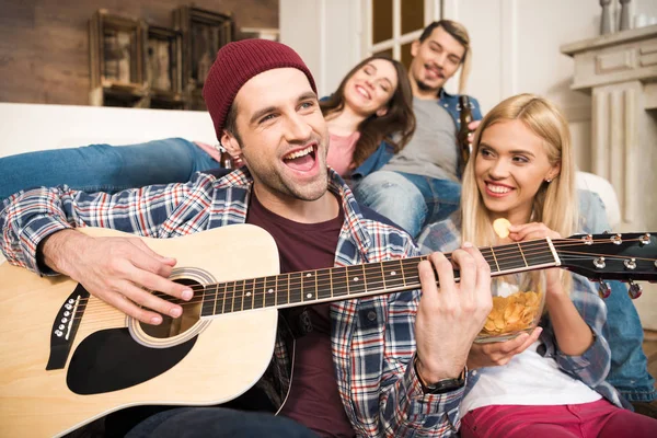 Group of happy young friends — Stock Photo