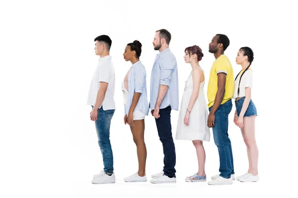 Personas multiétnicas de pie en fila — Stock Photo