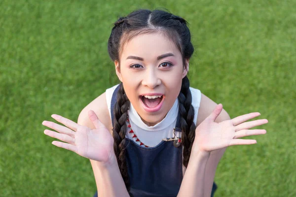 Überrascht asiatische Mädchen — Stockfoto