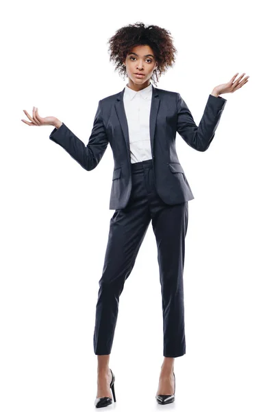 Geschäftsfrau mit lockigem Haar im Anzug — Stockfoto