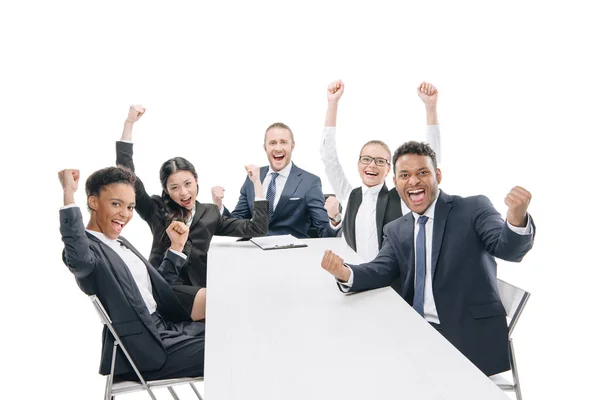 Empresários multiétnicos celebrando o sucesso — Fotografia de Stock