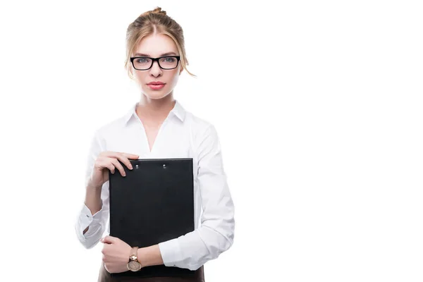 Mujer de negocios segura con portapapeles - foto de stock