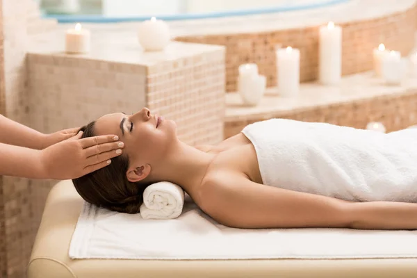 Woman having head massage — Stock Photo