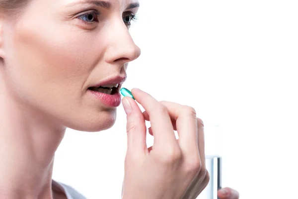 Femme avec pilule bleue — Photo de stock