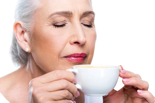 Femme avec tasse de café — Photo de stock