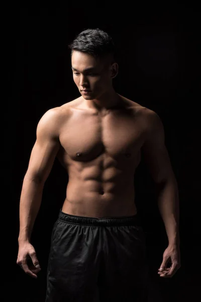 Sin camisa muscular asiático hombre - foto de stock