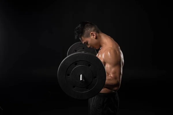 Muscular ásia homem com barbell — Fotografia de Stock