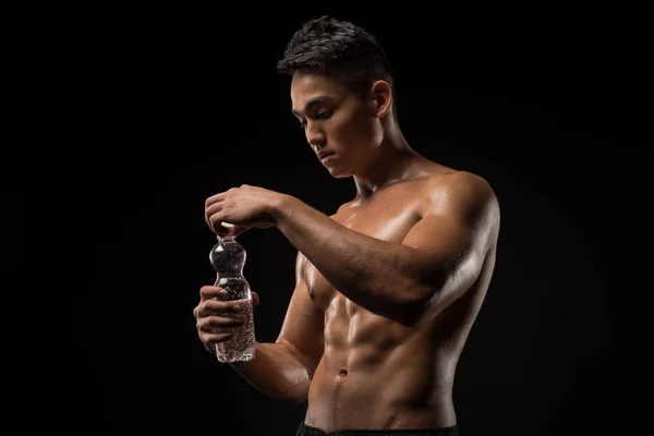 Shirtless sportsman drinking water — Stock Photo