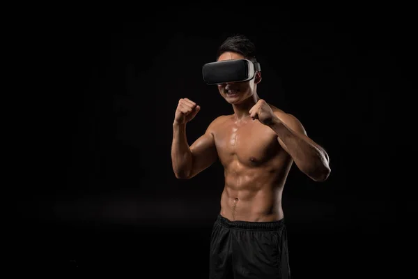 Muscular man in vr headset — Stock Photo