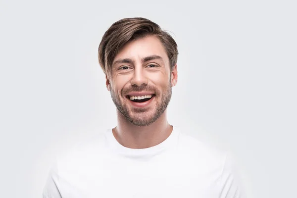 Handsome smiling man — Stock Photo