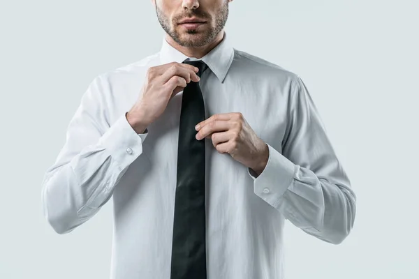 Бізнесмен носити краватку — стокове фото