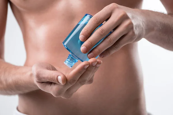 Man using shaving lotion — Stock Photo