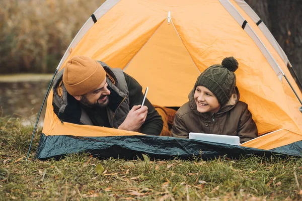 Father taking photo of son — Stock Photo