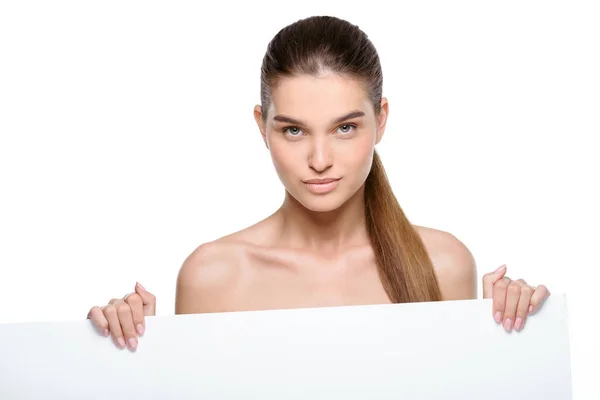 Bella donna in possesso di un cartellone bianco — Foto stock