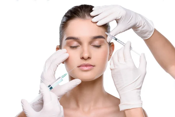 Frau bekommt Botox gespritzt — Stockfoto