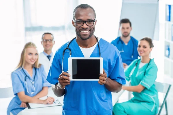 Doctor holding tablet — Stock Photo