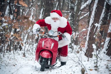 Noel Baba binme kırmızı scooter